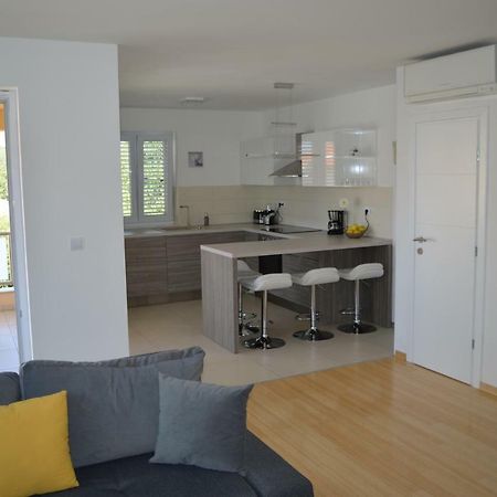 Malinska Apartment Екстериор снимка